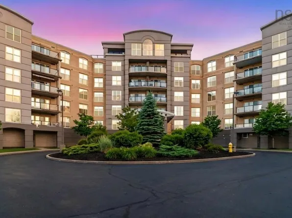 36 Southgate Dr #308, Halifax, NS B4A 4M4