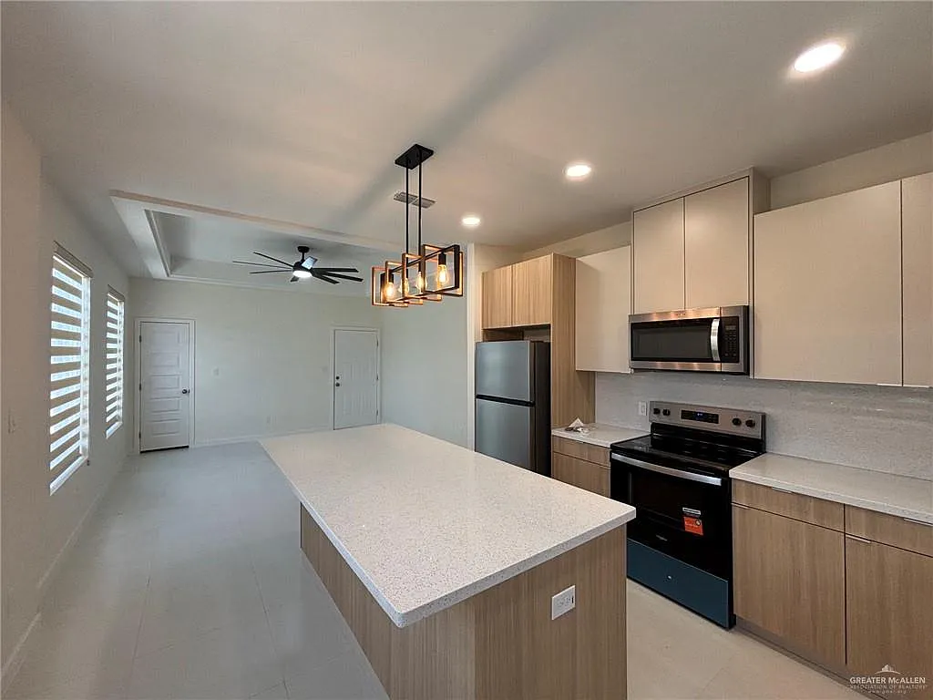 2102 Selena St — Photo 3