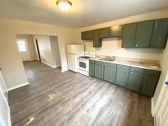 5th image of 17 Green Ave #D
