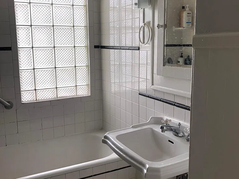 Full bath upstairs