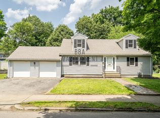 121 Rowe St #1, Auburndale, MA 02466