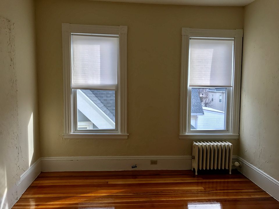 2nd image of 15 Oakes St APT 2L