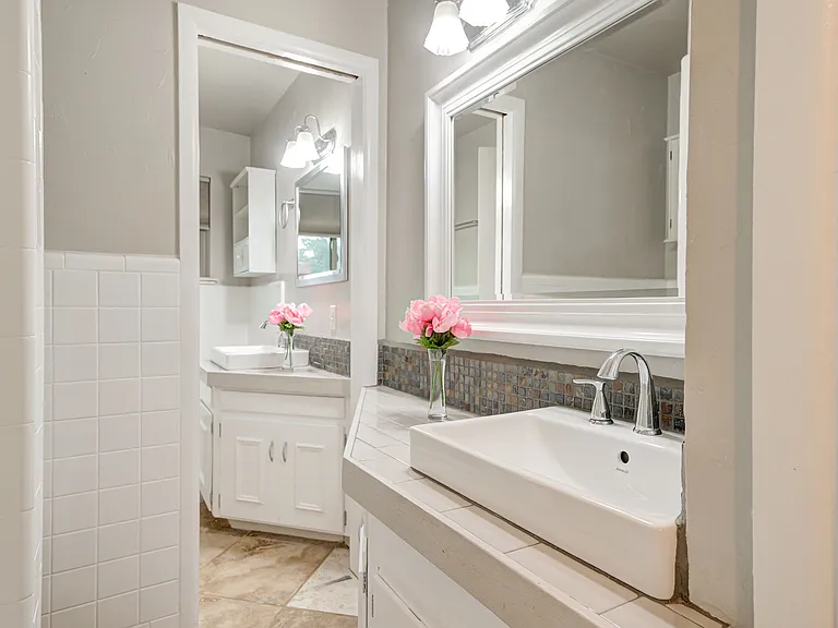 4616 N Harvey Pkwy — Photo 24