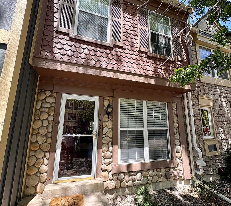 1st image of 2569 E Nichols Cir