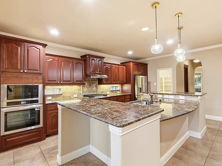 627 Seymour Dr — Photo 10