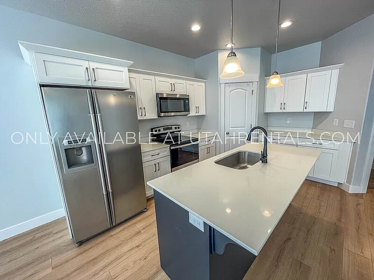 4237 W 2010 N — Photo 8