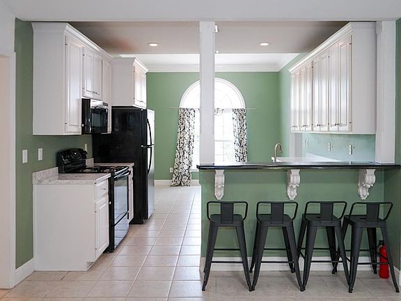 3rd image of 72 Brookfield Dr