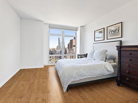 4th image of 555 W 59th St APT 33A