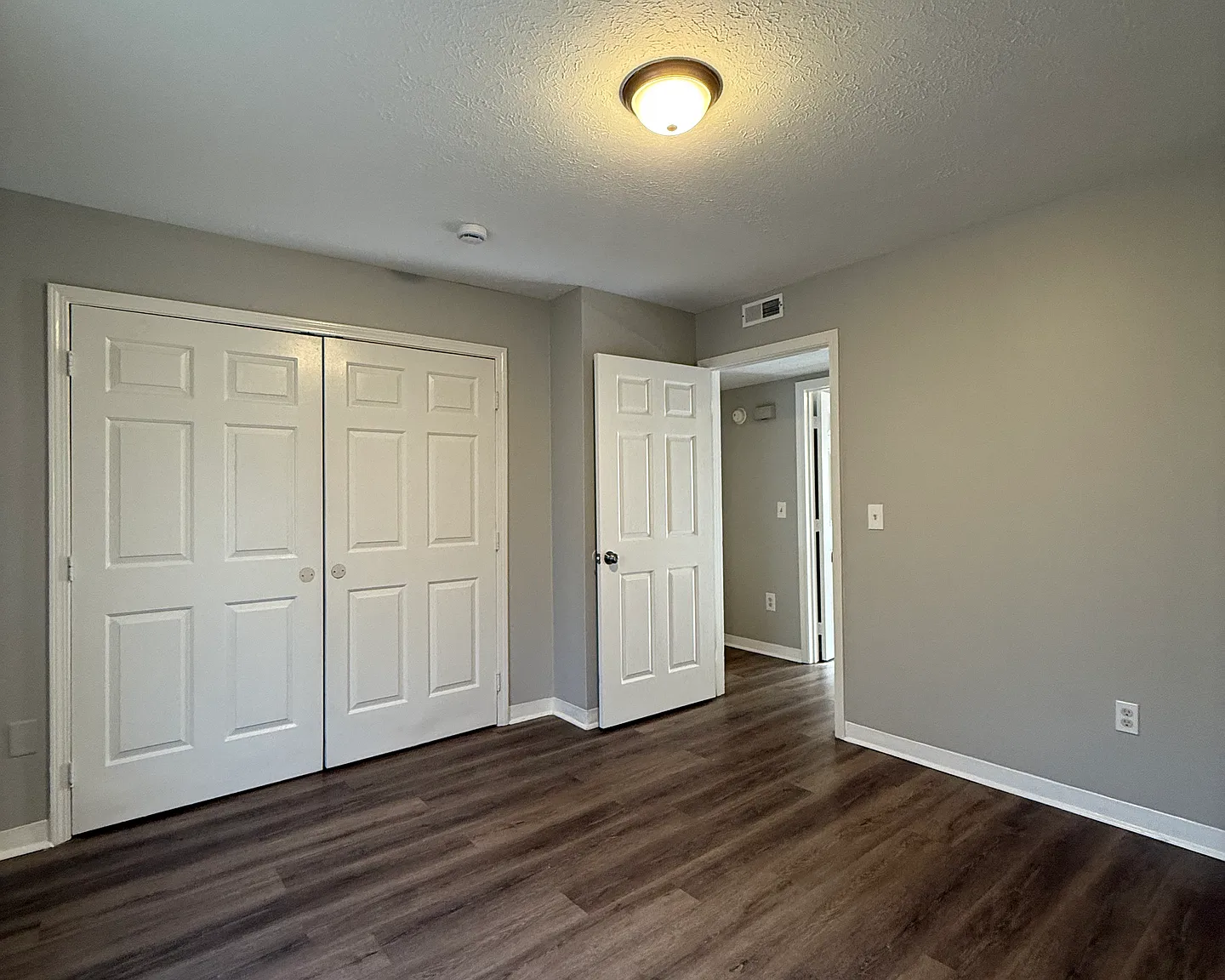 2708 Greenwood Ave — Photo 2