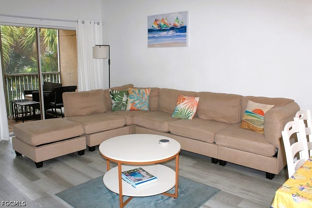 3 bed, 2.0 bath, 1043 sqft, $1,875 — Photo 4