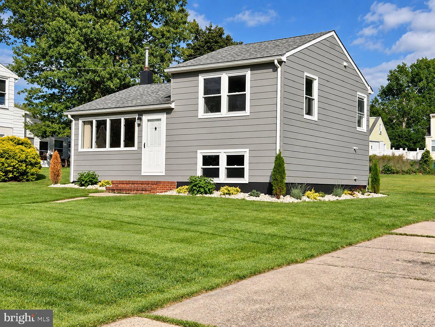 4 bed, 1.0 bath, 1100 sqft, $3,100 — Photo 1