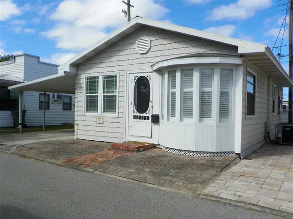 8 PLAZA STREET E, BRADENTON, FL 34208