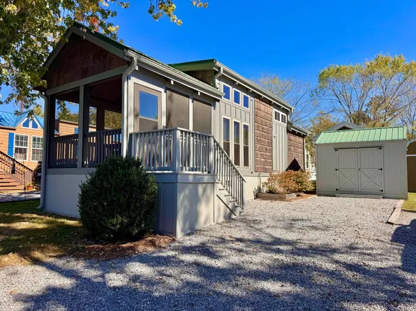 151 Just Wandering Ln, Flat Rock, NC 28731