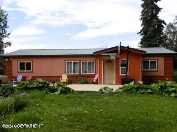 1560 S Phyl Ct, Palmer, AK 99645