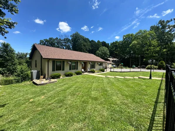 235 Appalachian Heights Rd, Mount Hope, WV 25880