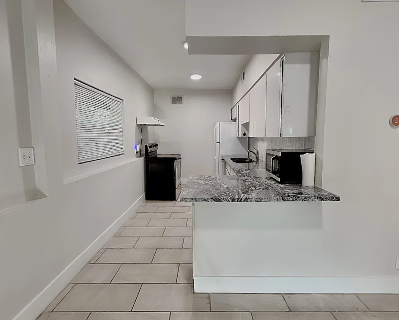 2 bed, 2.0 bath, 1460 sqft, $2,699 — Photo 2