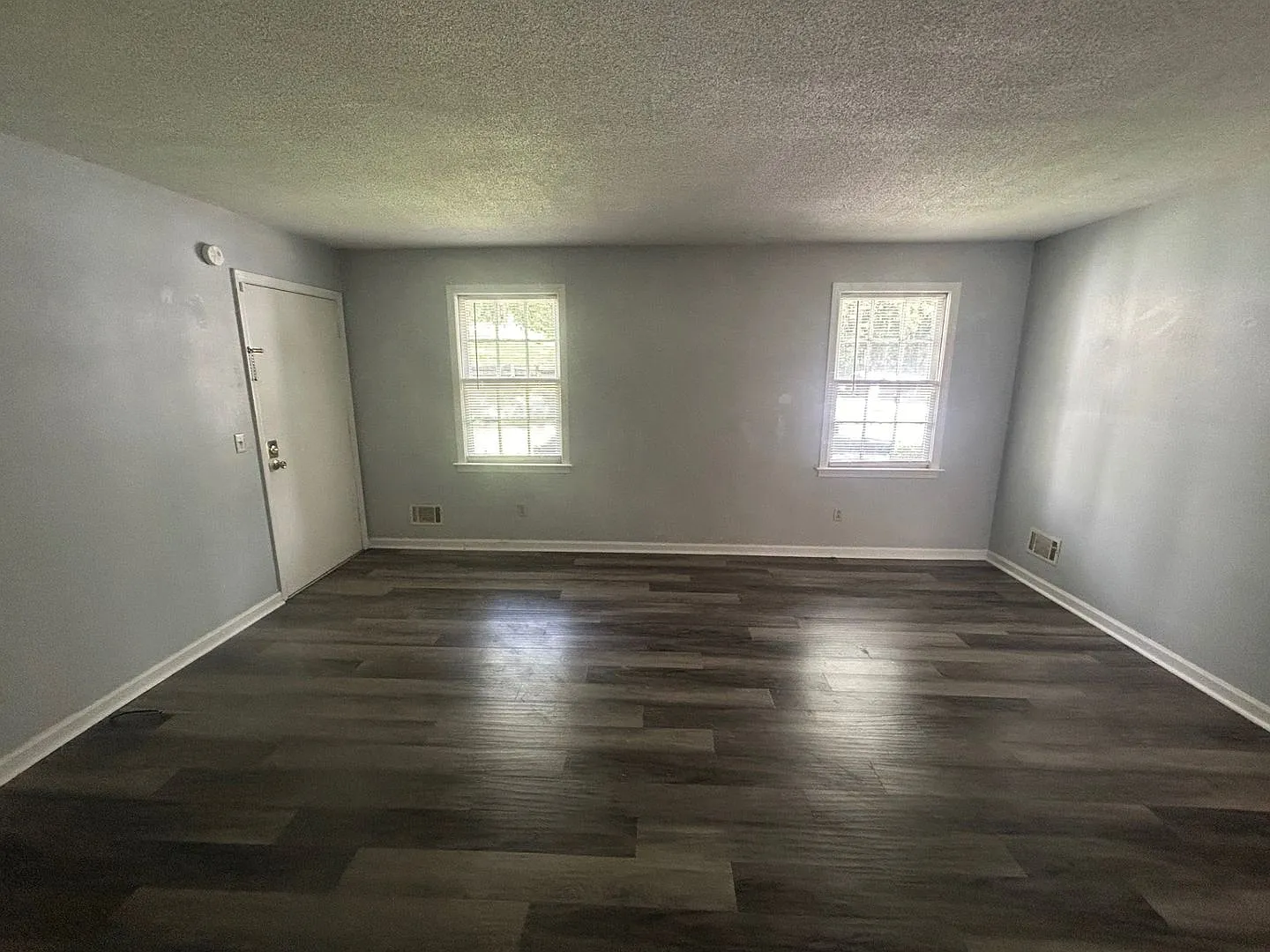 $200 move in special for this 2 bedroom downstairs unit! — Photo 2