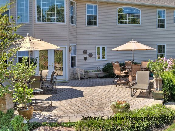 5th image of 12 Augusta Ln