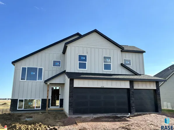 2716 S Copper Creek Ave, Sioux Falls, SD 57110
