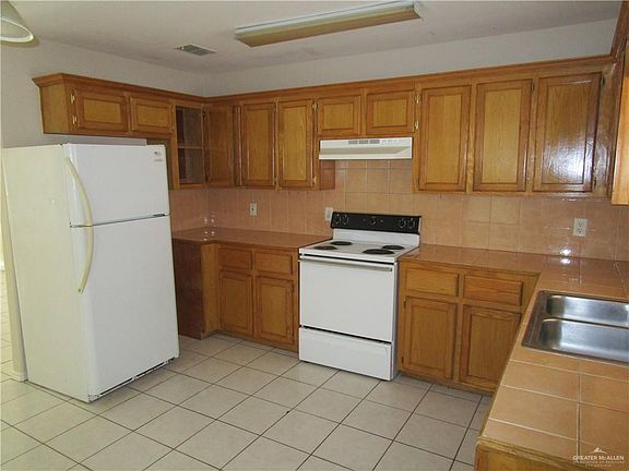 4th image of 1922 Aruba Dr