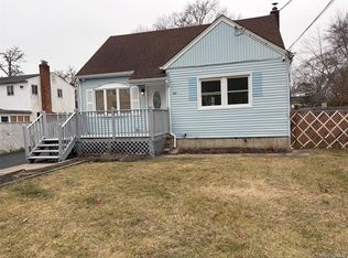 182 Lexington Rd, Shirley, NY 11967