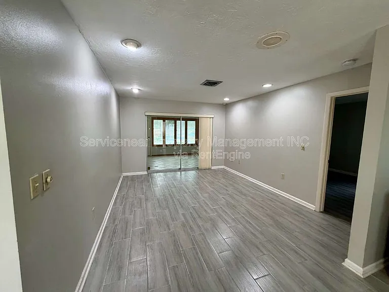 423 Whispering Oaks Ct — Photo 6