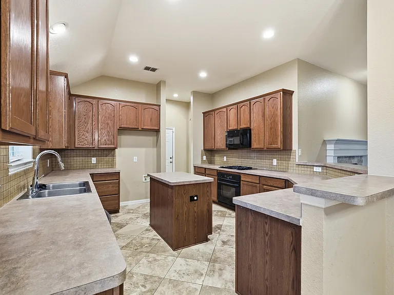 3011 Clear Springs Dr — Photo 13