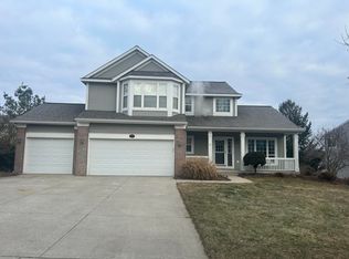 2611 Arbor Chase Dr NE, Grand Rapids, MI 49525