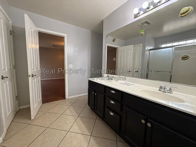 25824 W Burgess Ln — Photo 22