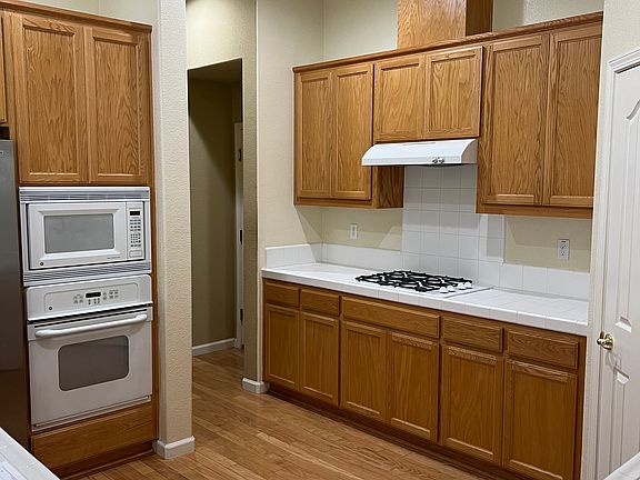 5th image of 386 Noni Ave