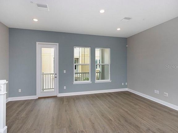 5th image of 819 Burlington Ave N