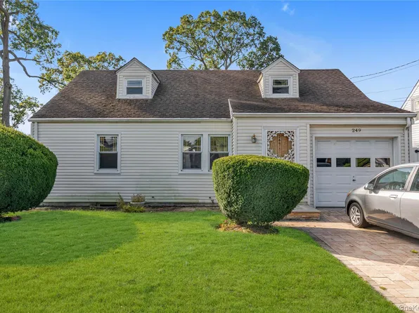 249 Debevoise Avenue, Roosevelt, NY 11575