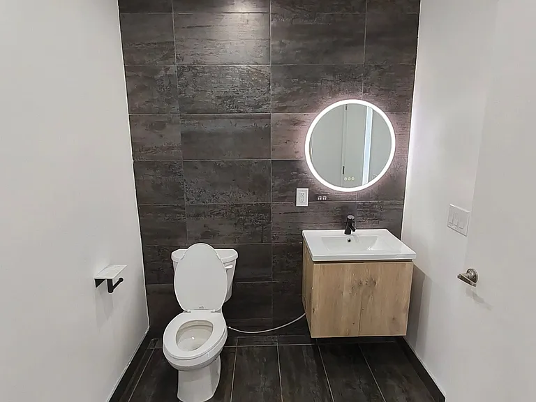 557 Market St #5AA — Photo 7