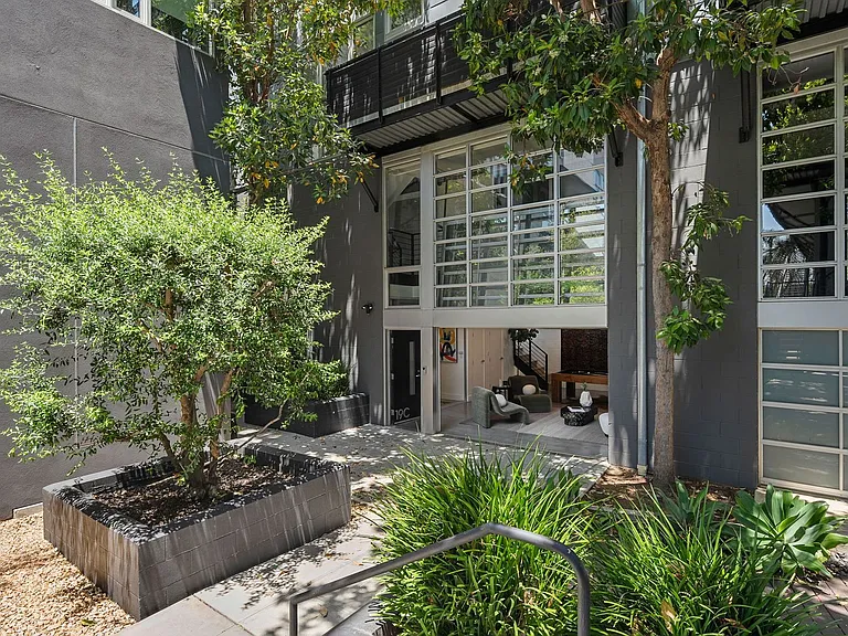 1037 N Laurel Ave #19C — Photo 6