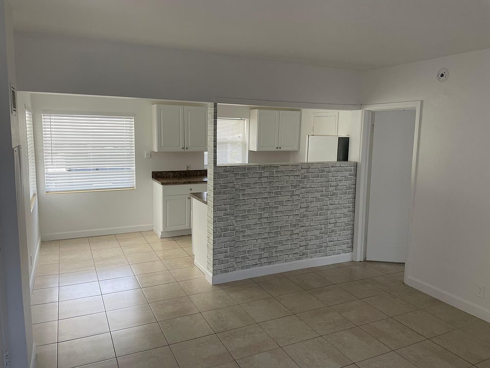 1st image of 211 4th Ave S
