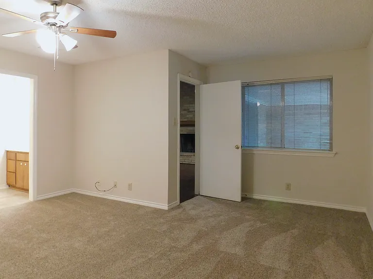 2204 Canterbury Ct #2204 — Photo 13