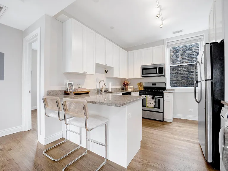 3602 N Oakley Ave #2 — Photo 7