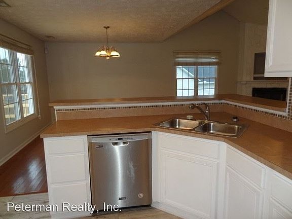 5th image of 2412 Larwood Dr