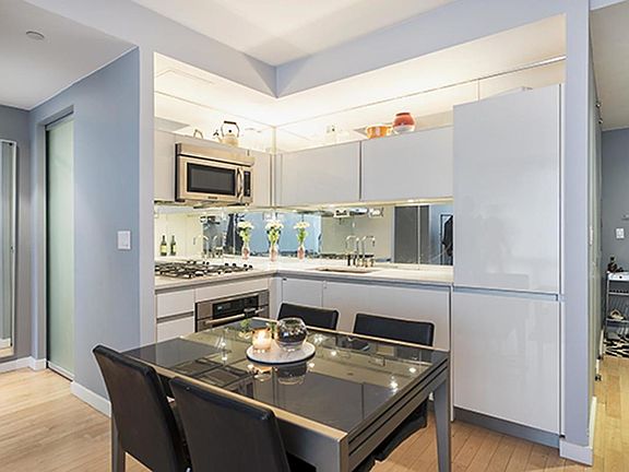 3rd image of 425 E 13th St APT 3H