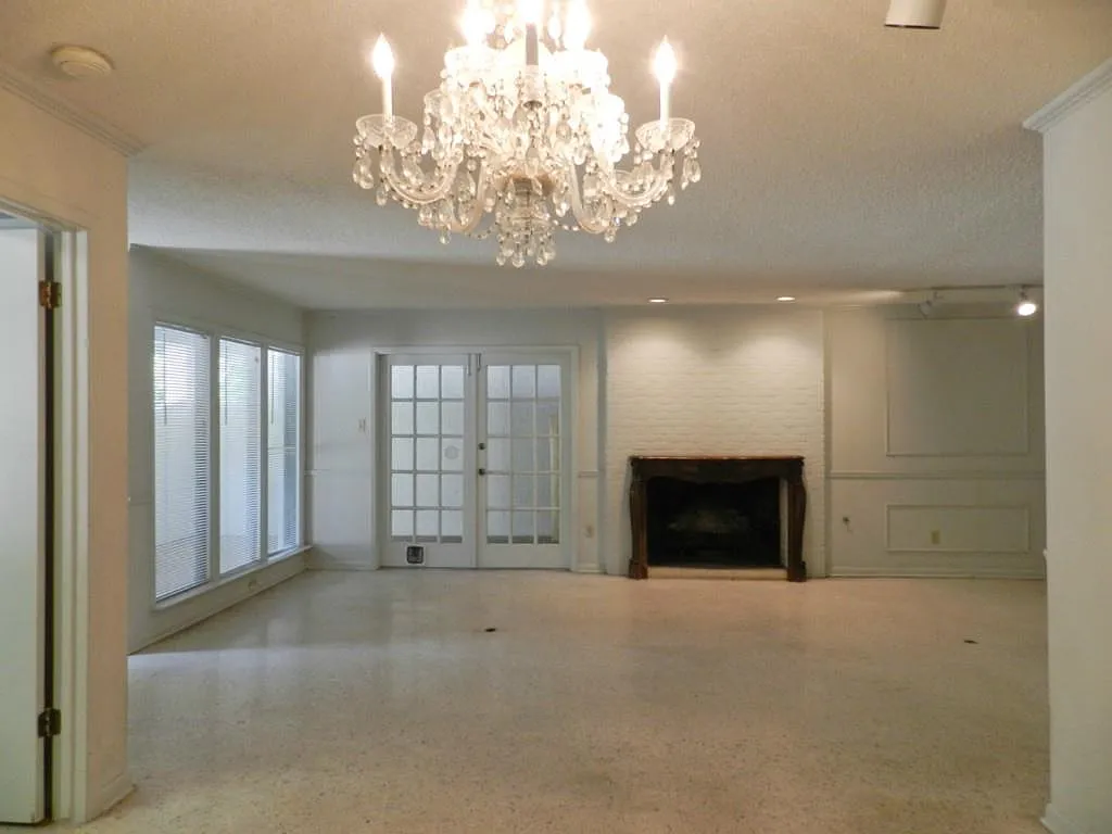 2 bed, 2.0 bath, 2444 sqft, $2,949 — Photo 3
