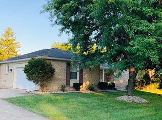 5718 Folkstone Dr, Troy, MI 48085