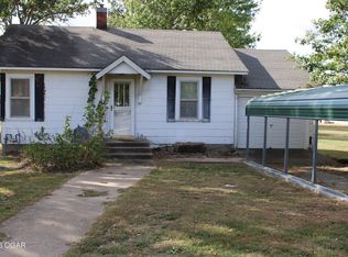 808 Golden Ave, Golden City, MO 64748