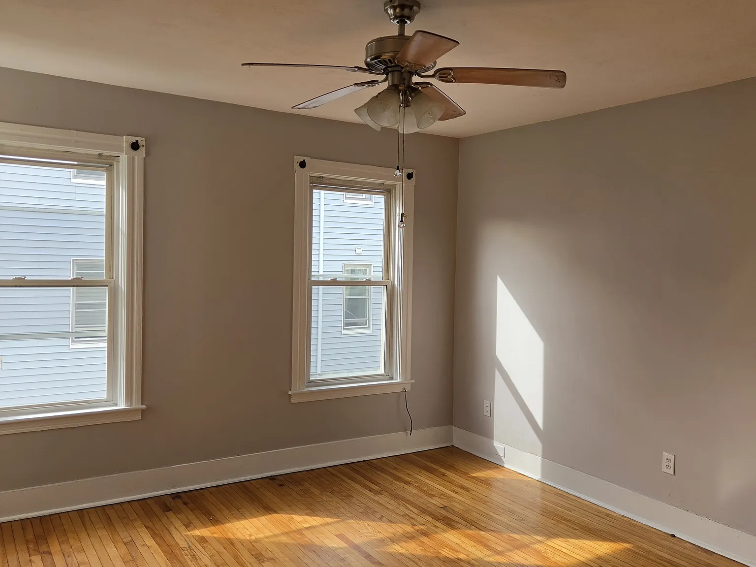 4 bed, 1400 sqft, $2,500 — Photo 2