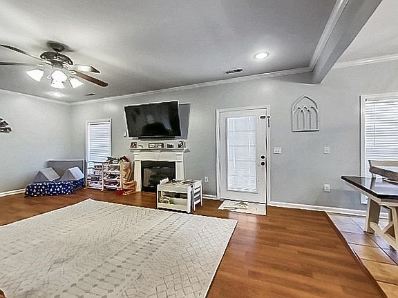 4th image of 306 Meredith Dr