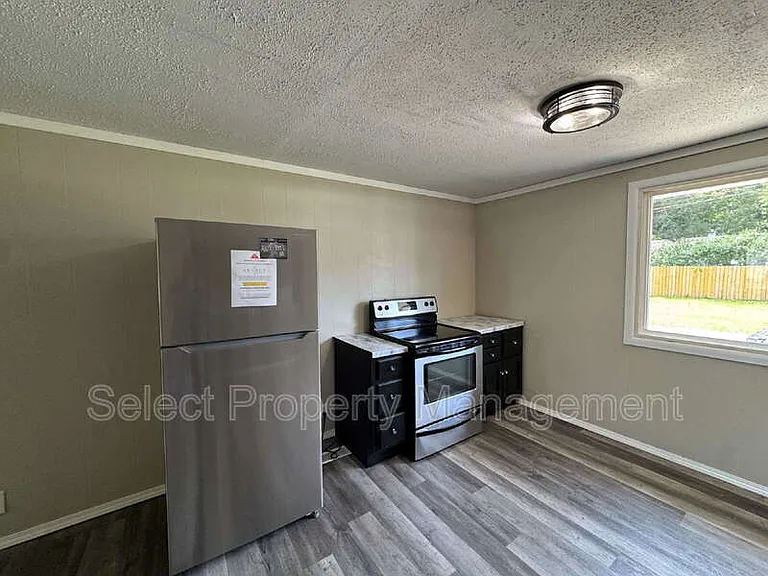 1210 Asbury Dr — Photo 4
