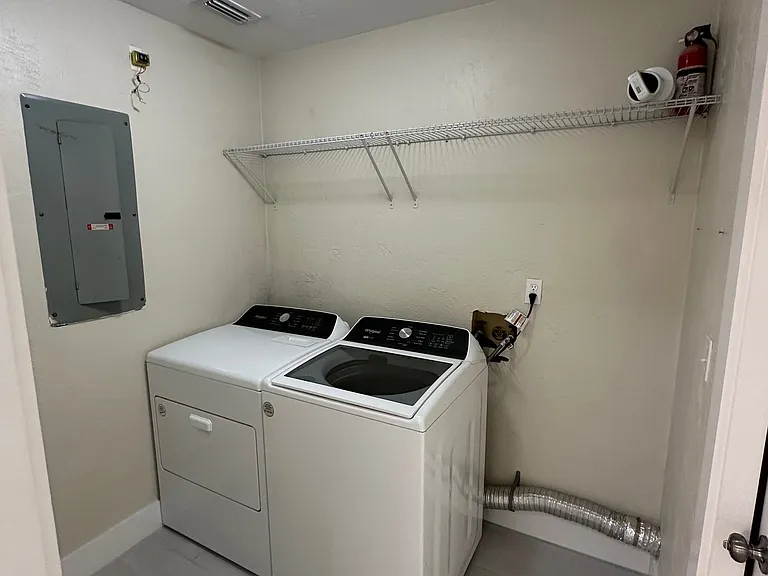 702 Green Rd — Photo 4