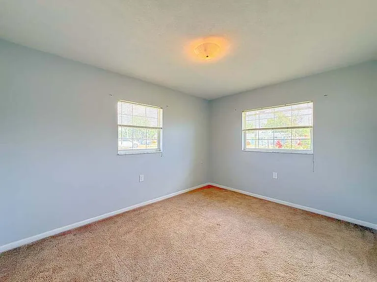 213 6th Ave SW — Photo 40
