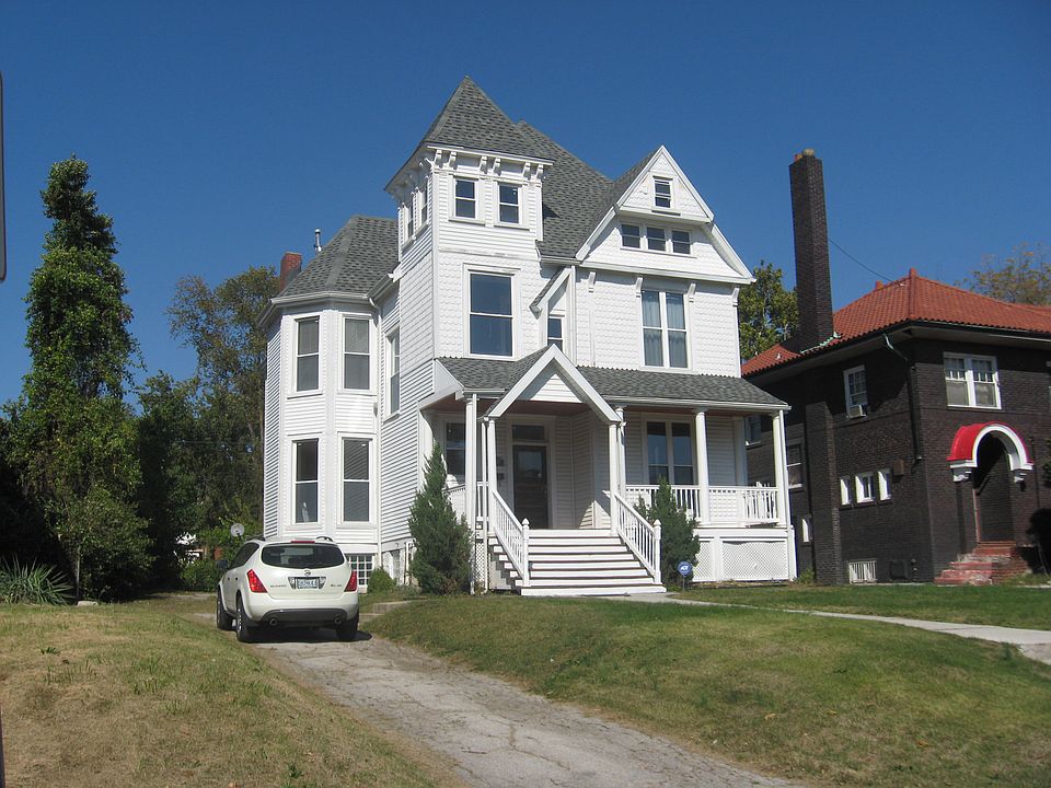 1st image of 5927 W Cabanne Pl