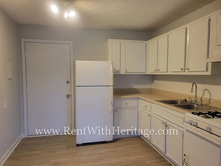 1049 Old Powder Springs Rd SW — Photo 4