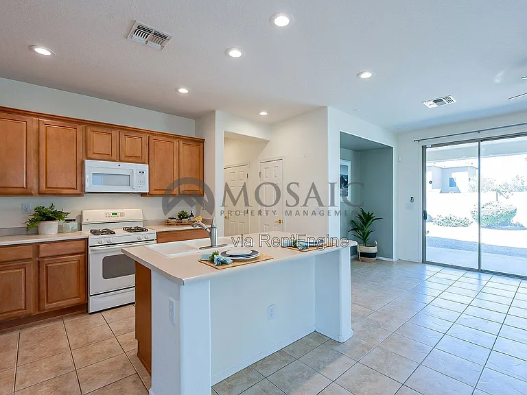 39718 N Rolling Green Way — Photo 9